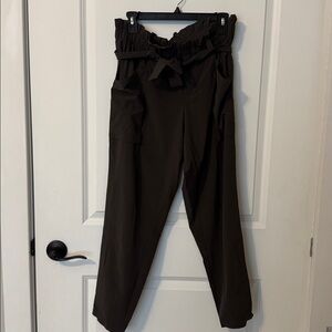 Athleta Paper Bag Skyline Pant olive 10 Featherlight fabric!